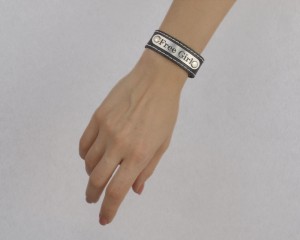 Браслет с белой строчкой Free Girl , длина 0.00см, диаметр 0.00см