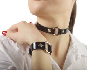 Чокер из натуральной лаковой кожи , длина 40.00см, диаметр 0.00см