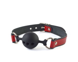 Силиконовый кляп-шар с ремешками из натуральной кожи черного цвета с отверстиями , длина 0.00см, диаметр 0.00см